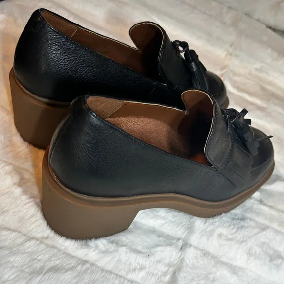 NWOT - Aerosoles Gibes- Women's Black Leather Loafers with Fringe Detail - Picture 3 of 5